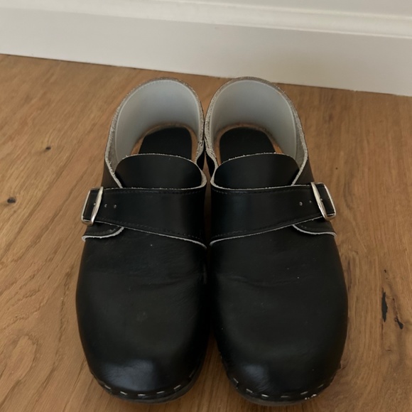 Black clog - Picture 2 of 8